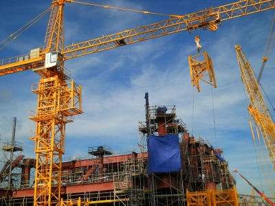 CẦN TRỤC THÁP – TRÁI TIM VẬN HÀNH CỦA CÔNG TRƯỜNG CAO TẦNG